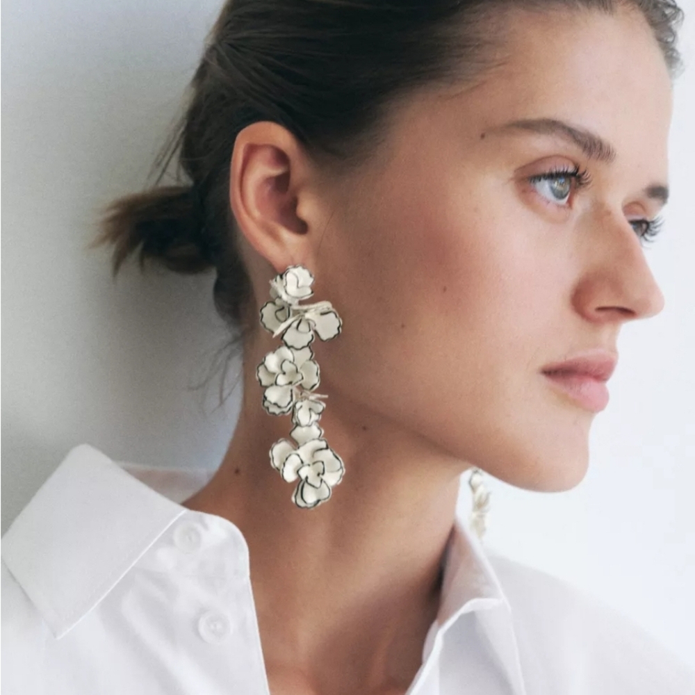 ZARA Contrast Flower Earrings - Picture 3 of 14